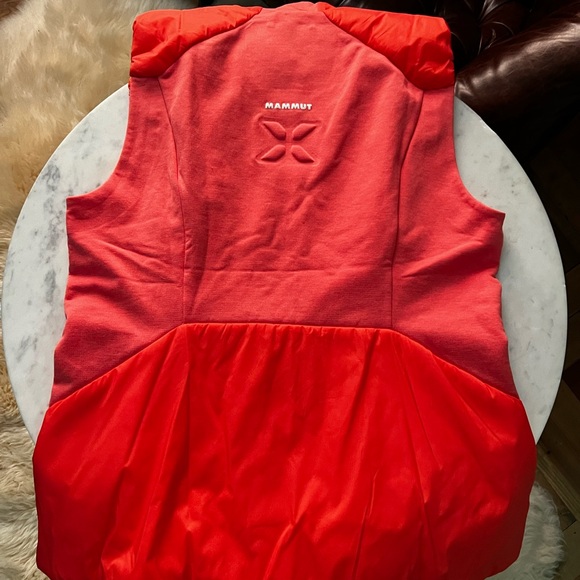 MAMMUT Eigerjoch IN Hybrid Vest--NWT - Picture 3 of 9